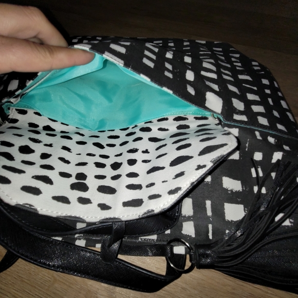 Black and white tote - Picture 3 of 4